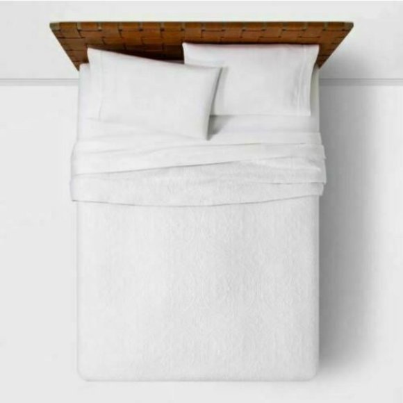 Opalhouse White Medallion Stitched Polyester Queen - Picture 1 of 4